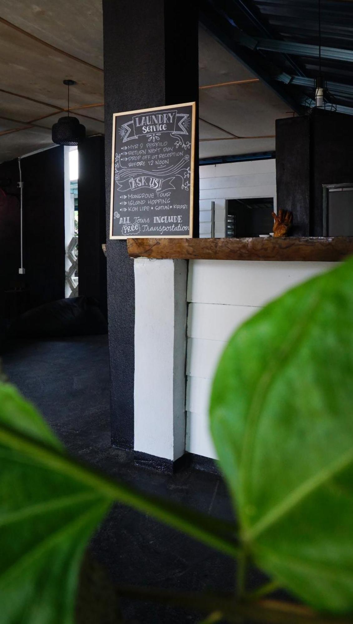 House Of Wolves Hostel Pantai Cenang  Exterior photo