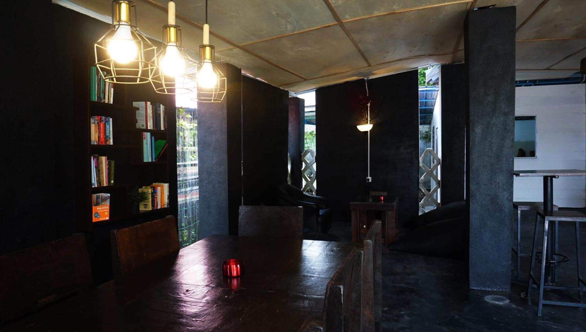 House Of Wolves Hostel Pantai Cenang  Exterior photo