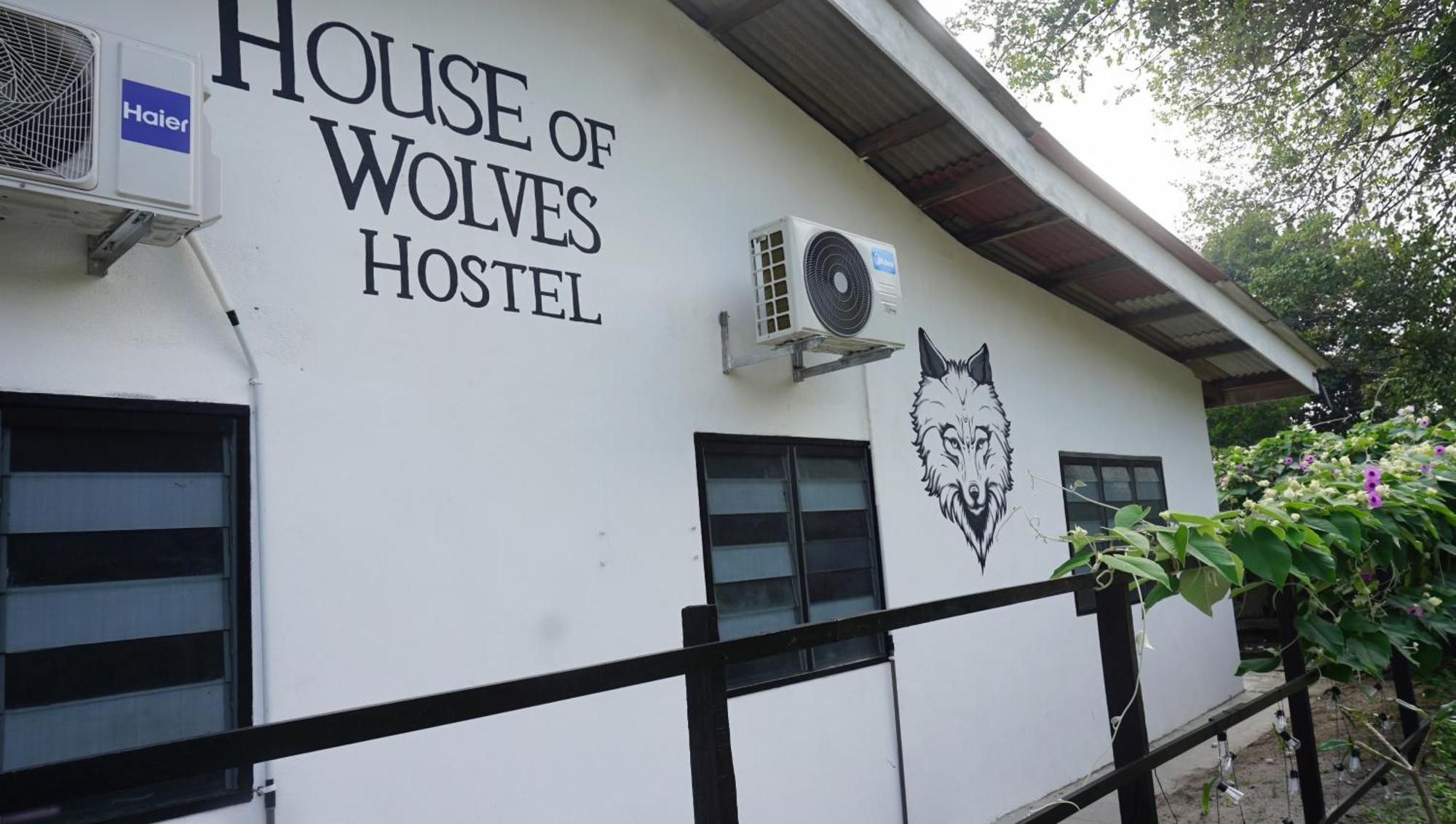 House Of Wolves Hostel Pantai Cenang  Exterior photo