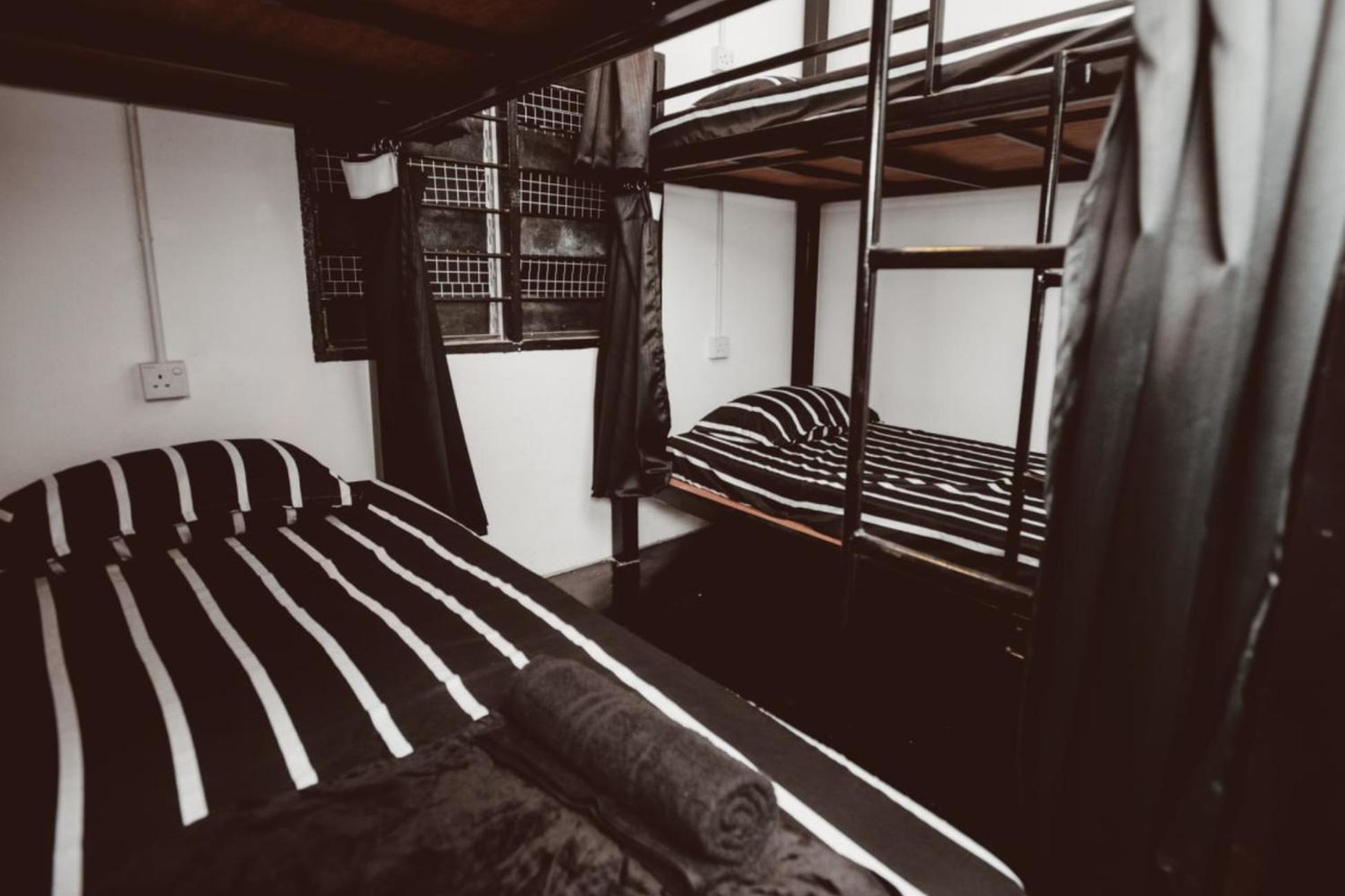 House Of Wolves Hostel Pantai Cenang  Exterior photo