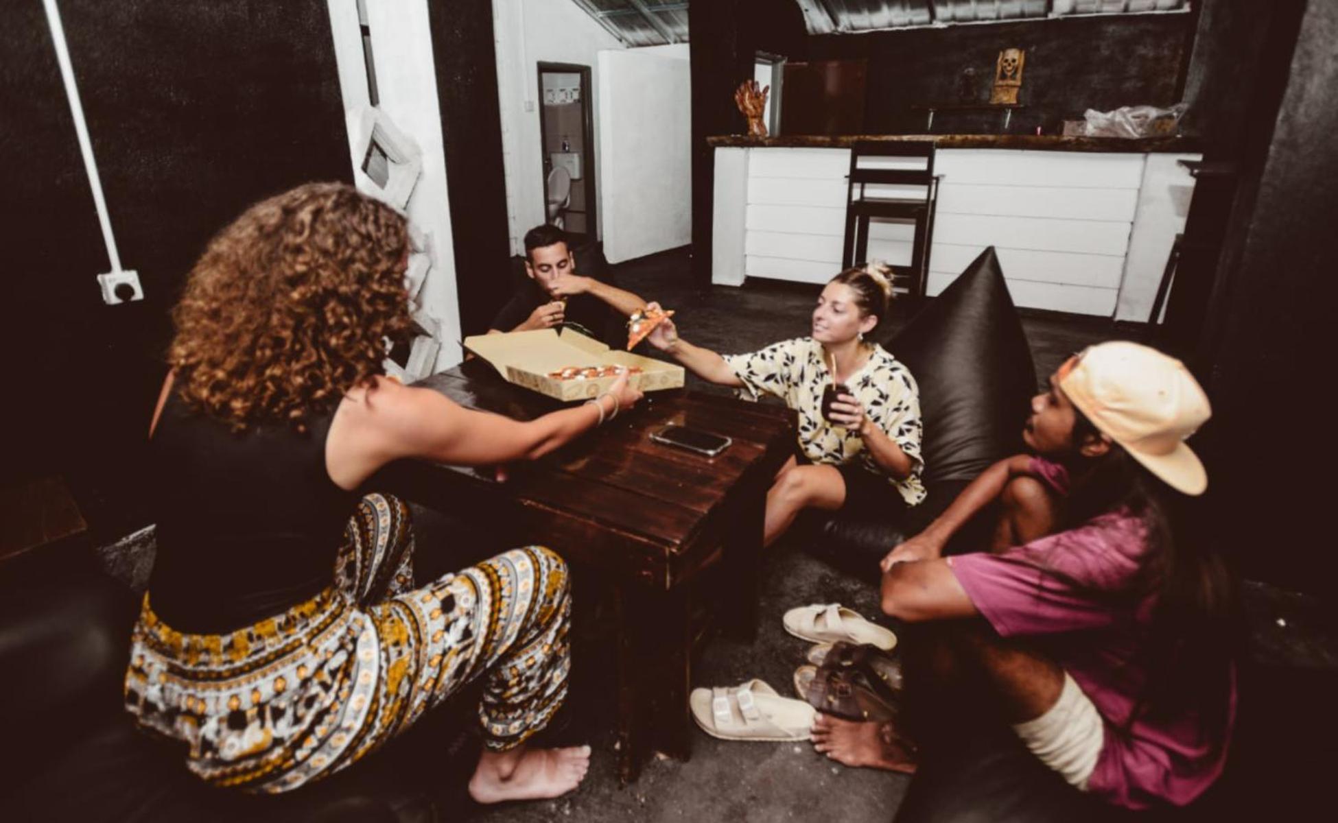 House Of Wolves Hostel Pantai Cenang  Exterior photo